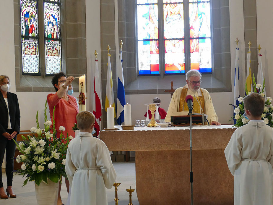 Feier der 1. Heiligen Kommunion in Sankt Crescentius (Foto: Karl-Franz Thiede)